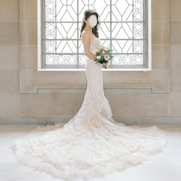 chinese dress ladies used Inbal Dror 13-05 with Veil Wedding Dress